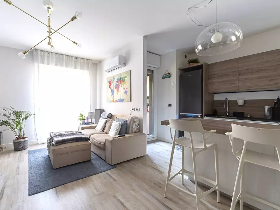 Immagine 2 di Appartamento in vendita  in via mezzanotte a Milano