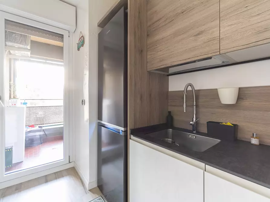 Immagine 10 di Appartamento in vendita  in via mezzanotte a Milano