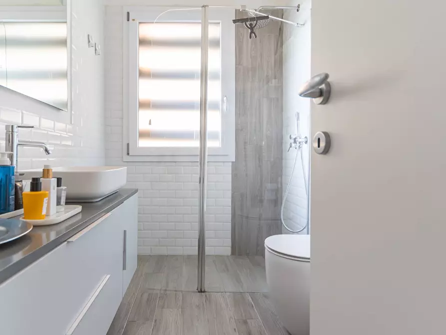 Immagine 17 di Appartamento in vendita  in via mezzanotte a Milano