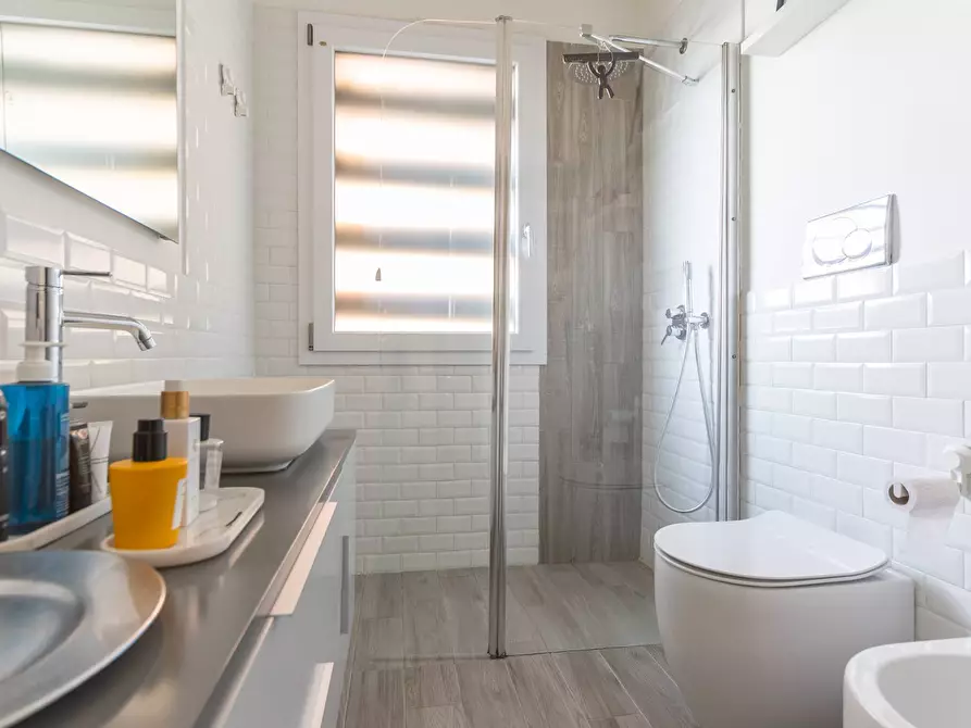 Immagine 19 di Appartamento in vendita  in via mezzanotte a Milano