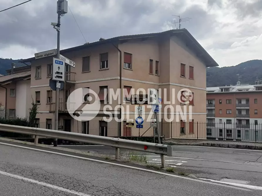 Immagine 1 di Appartamento in vendita  in via Dante a Leffe