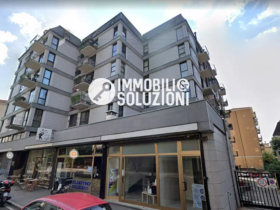Immagine 1 di Negozio in affitto  in Via Giuseppe Mazzini a Bergamo