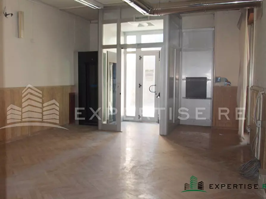 Immagine 6 di Locale commerciale in vendita  in Corso Umberto a Castrofilippo