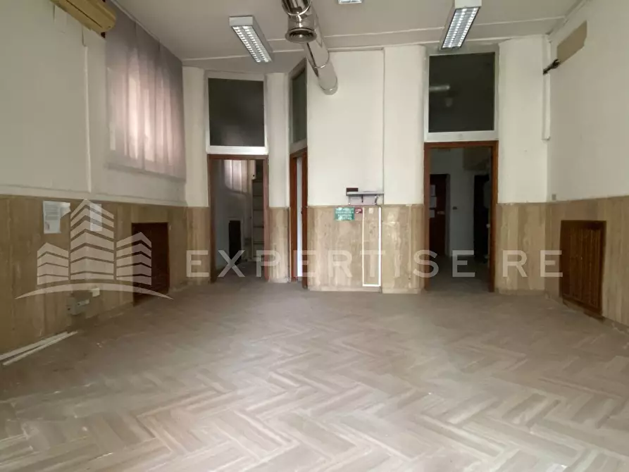 Immagine 11 di Locale commerciale in vendita  in Corso Umberto a Castrofilippo