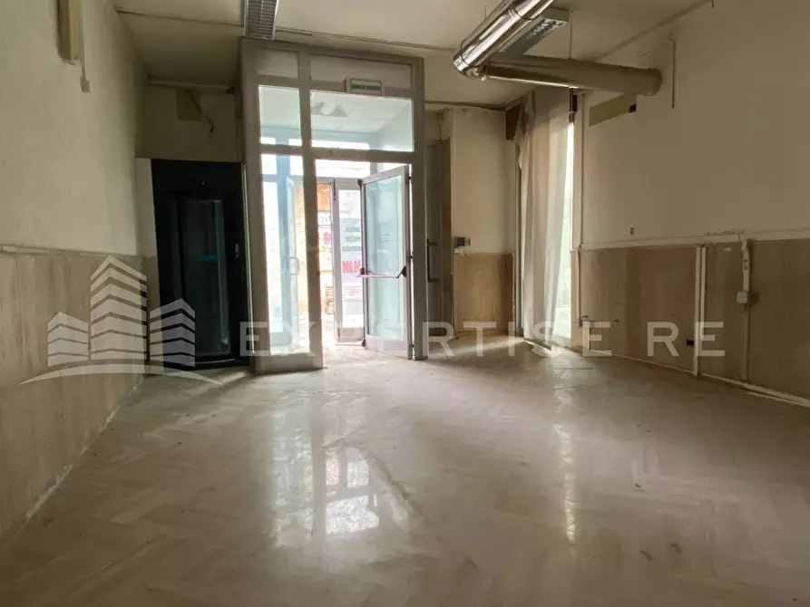 Immagine 13 di Locale commerciale in vendita  in Corso Umberto a Castrofilippo