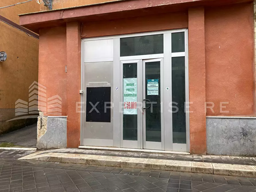 Immagine 1 di Locale commerciale in vendita  in Corso Umberto a Castrofilippo