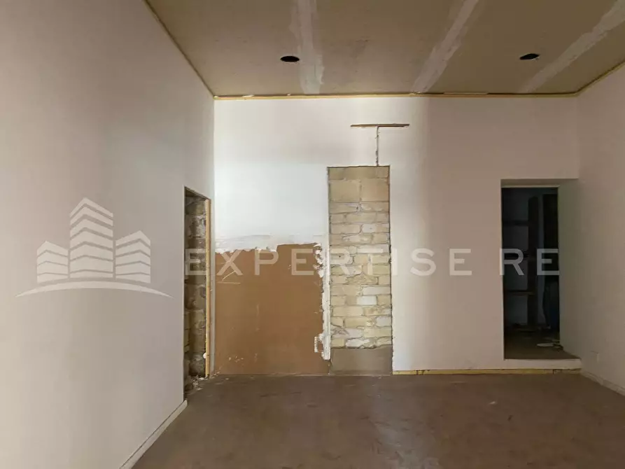 Immagine 10 di Locale commerciale in vendita  in Corso Calatafimi a Palermo