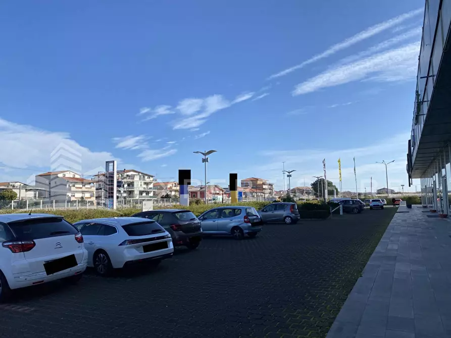 Immagine 5 di Locale commerciale in vendita  in Via Valcorrente a Belpasso