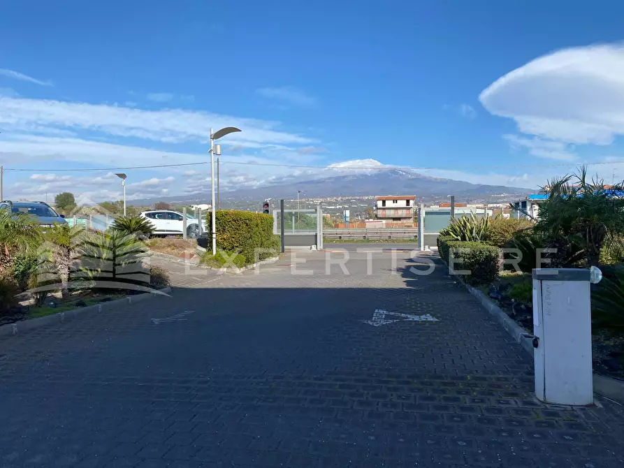 Immagine 7 di Locale commerciale in vendita  in Via Valcorrente a Belpasso