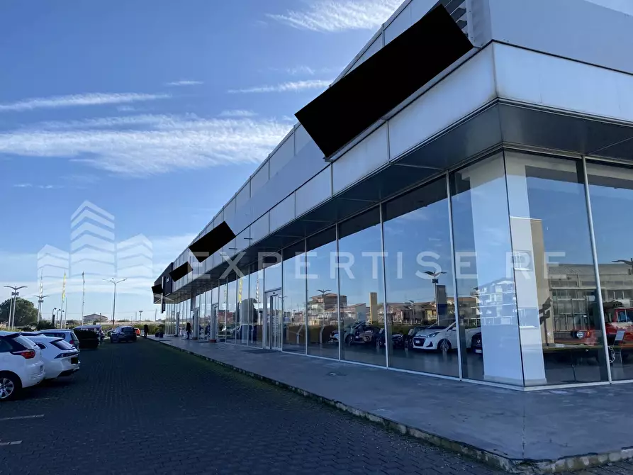 Immagine 2 di Locale commerciale in vendita  in Via Valcorrente a Belpasso