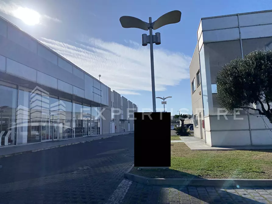 Immagine 8 di Locale commerciale in vendita  in Via Valcorrente a Belpasso