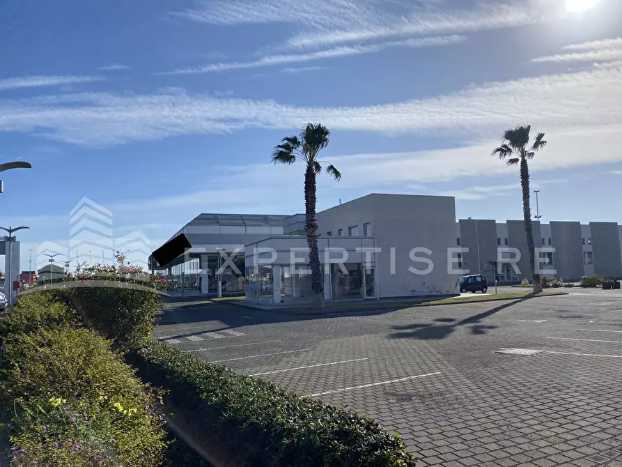 Immagine 14 di Locale commerciale in vendita  in Via Valcorrente a Belpasso