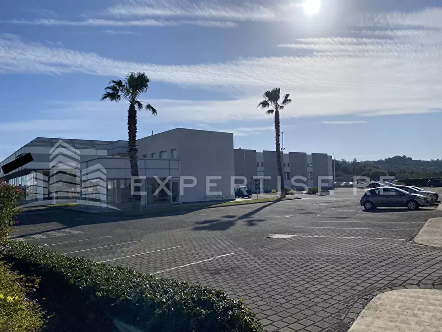 Immagine 15 di Locale commerciale in vendita  in Via Valcorrente a Belpasso