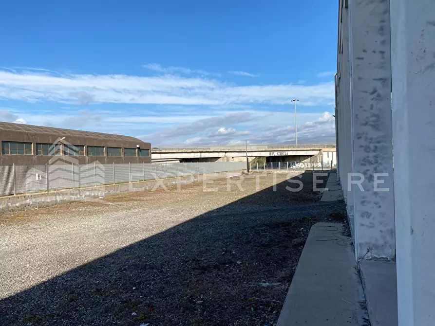 Immagine 16 di Locale commerciale in vendita  in Via Valcorrente a Belpasso