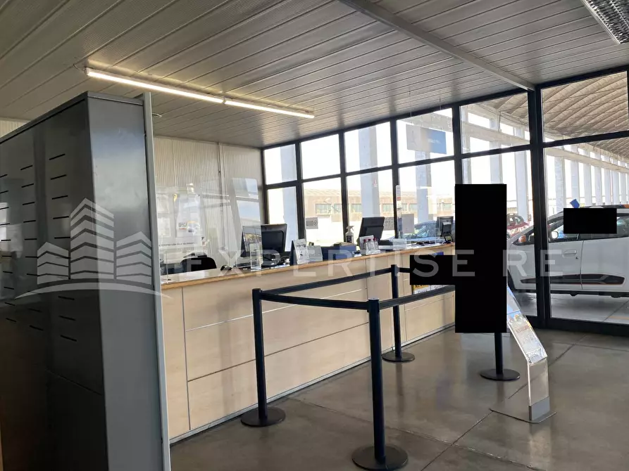 Immagine 19 di Locale commerciale in vendita  in Via Valcorrente a Belpasso