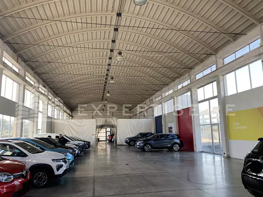 Immagine 20 di Locale commerciale in vendita  in Via Valcorrente a Belpasso