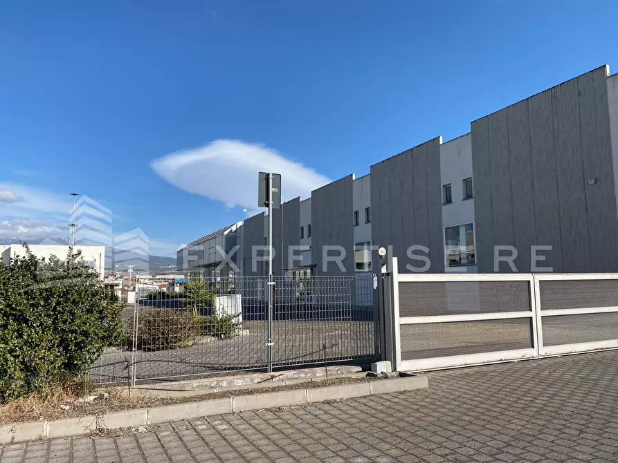 Immagine 27 di Locale commerciale in vendita  in Via Valcorrente a Belpasso