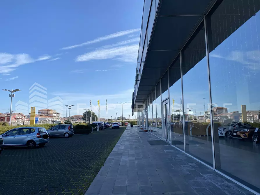 Immagine 6 di Locale commerciale in vendita  in Via Valcorrente a Belpasso