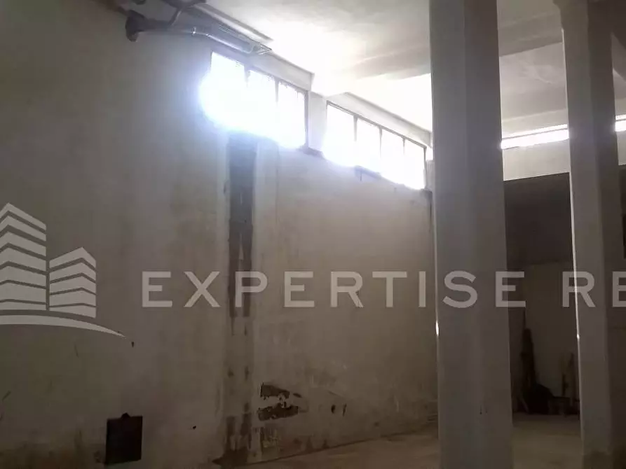 Immagine 11 di Magazzino in vendita  in Via Passo Gravina a Gravina Di Catania