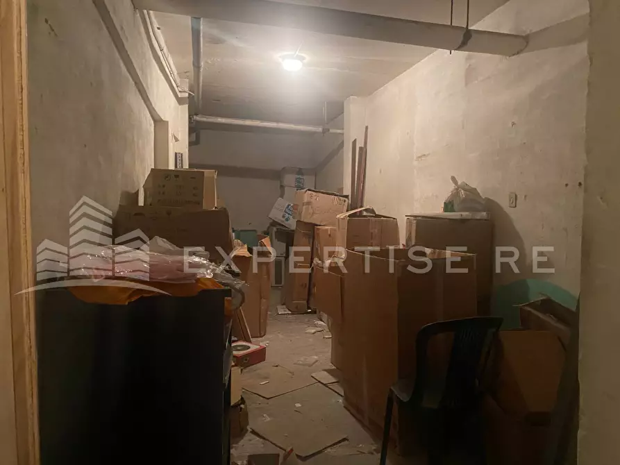 Immagine 2 di Magazzino in vendita  in Via Teocrito a Catania