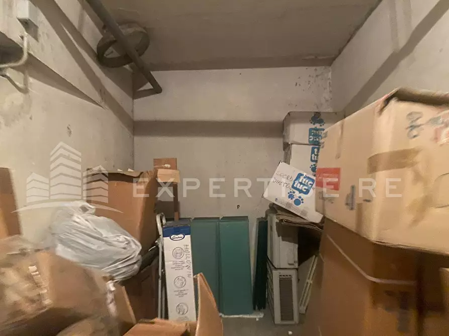 Immagine 3 di Magazzino in vendita  in Via Teocrito a Catania
