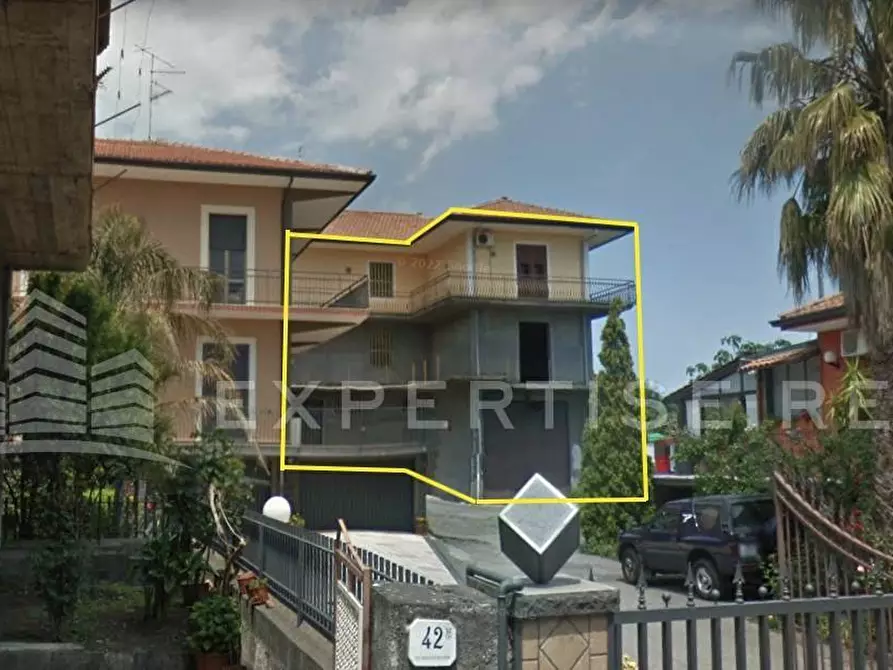 Immagine 1 di Palazzo in vendita  in Via Tenente scuderi a Zafferana Etnea