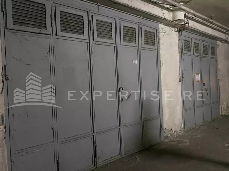 Immagine 8 di Magazzino in vendita  in Via Siena a Catania