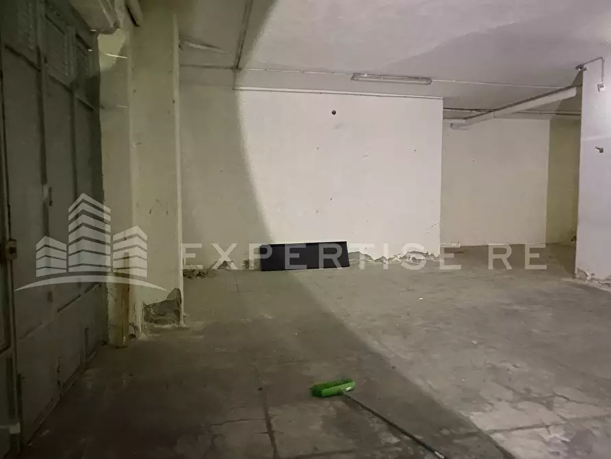 Immagine 10 di Magazzino in vendita  in Via Siena a Catania