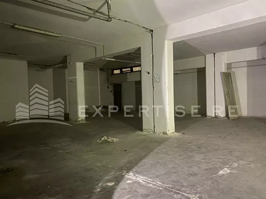 Immagine 12 di Magazzino in vendita  in Via Siena a Catania