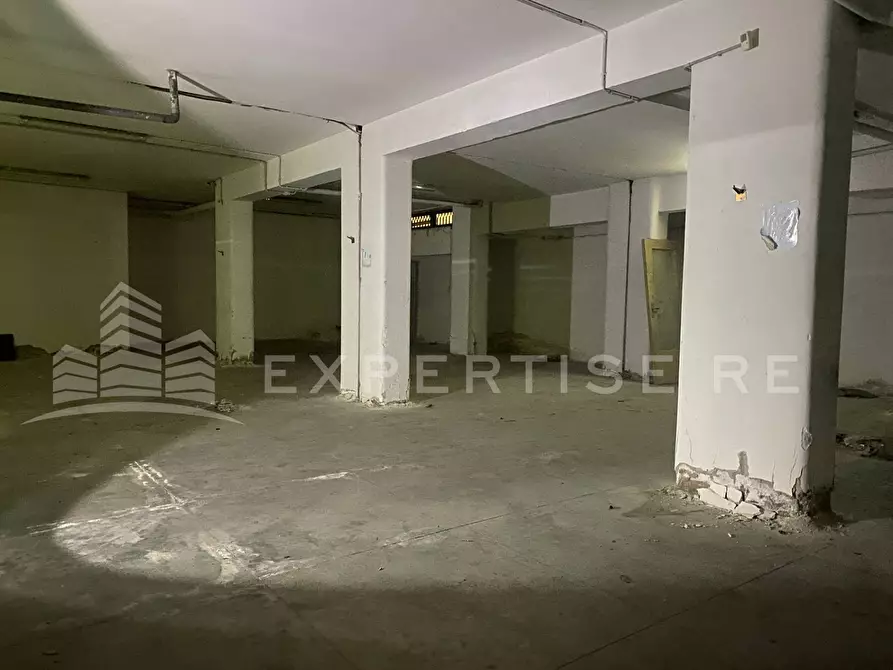 Immagine 13 di Magazzino in vendita  in Via Siena a Catania