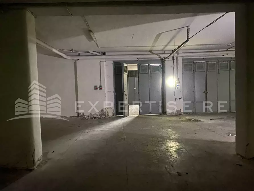 Immagine 14 di Magazzino in vendita  in Via Siena a Catania
