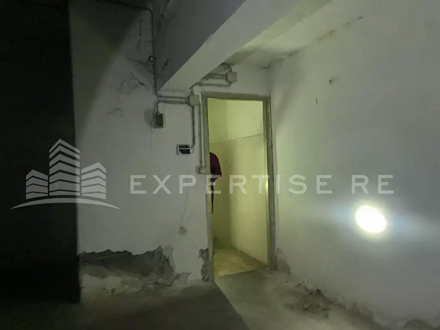 Immagine 15 di Magazzino in vendita  in Via Siena a Catania