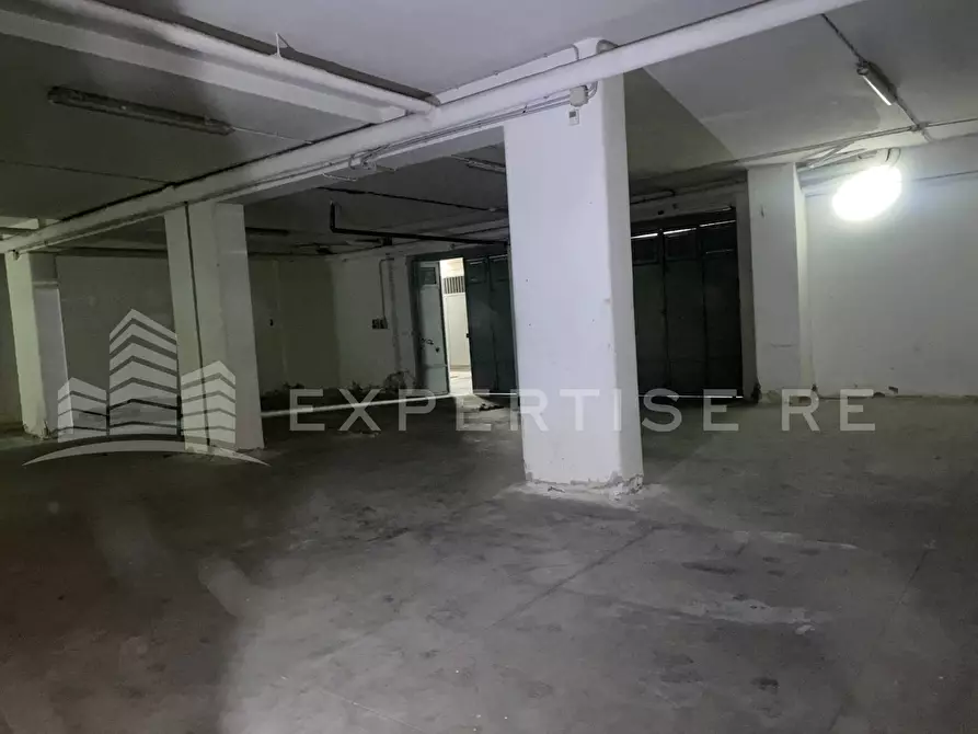 Immagine 16 di Magazzino in vendita  in Via Siena a Catania