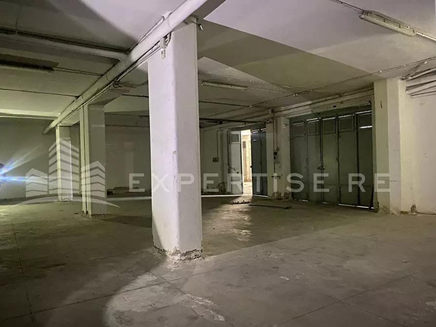 Immagine 17 di Magazzino in vendita  in Via Siena a Catania