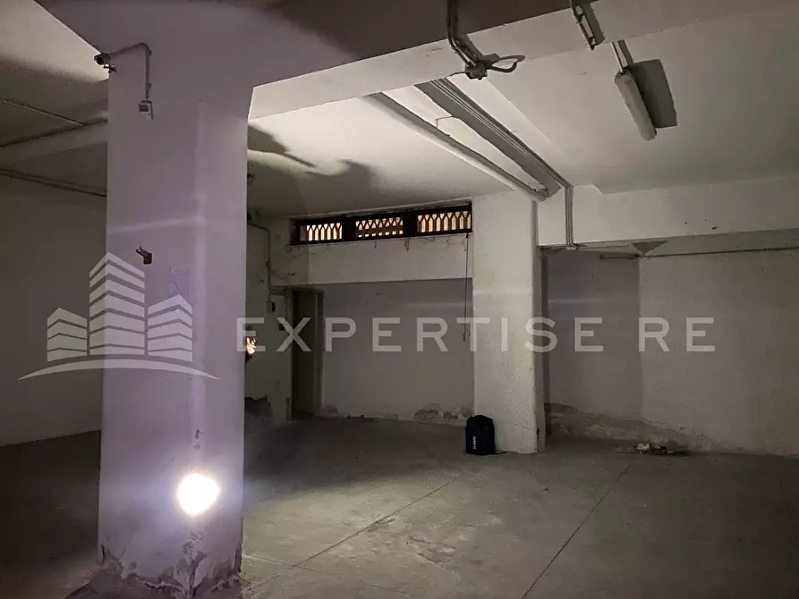 Immagine 18 di Magazzino in vendita  in Via Siena a Catania