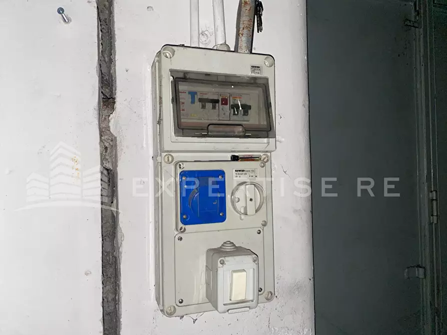 Immagine 23 di Magazzino in vendita  in Via Siena a Catania