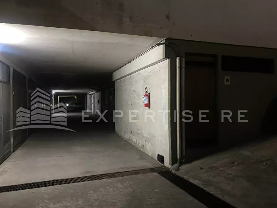 Immagine 20 di Magazzino in vendita  in Via Siena a Catania