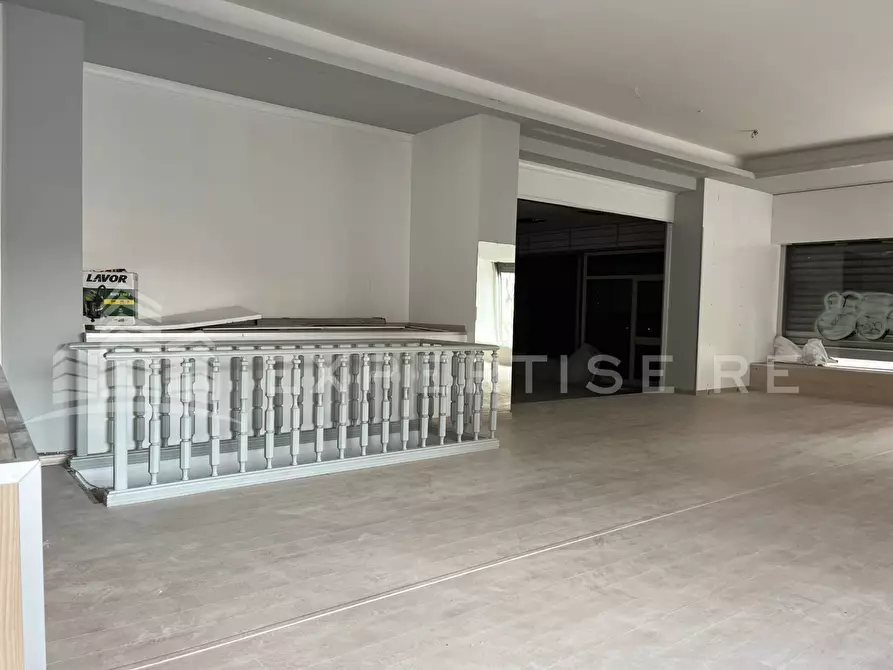 Immagine 20 di Locale commerciale in vendita  in Via Teocrito a Catania