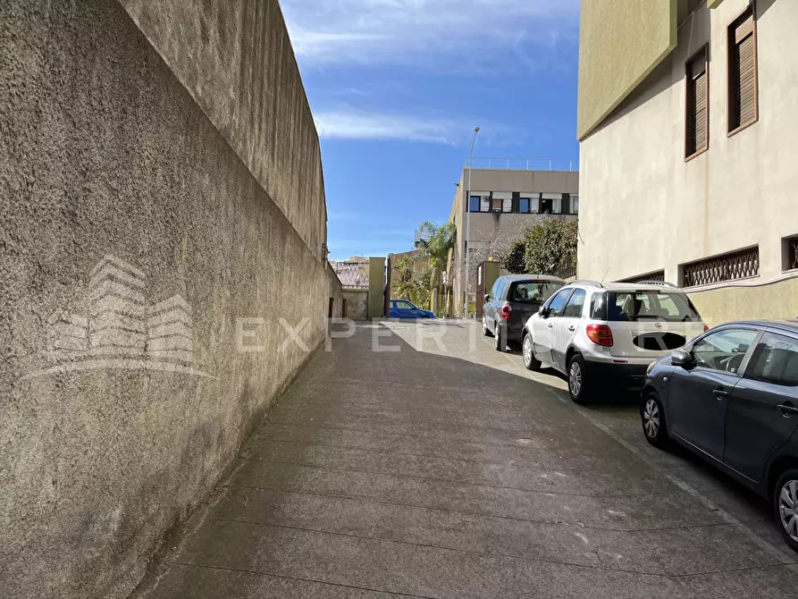 Immagine 5 di Magazzino in vendita  in Via Siena a Catania