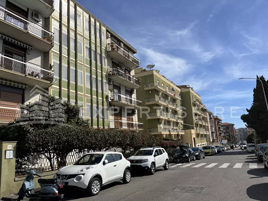 Immagine 3 di Magazzino in vendita  in Via Siena a Catania