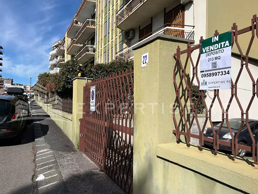 Immagine 4 di Magazzino in vendita  in Via Siena a Catania