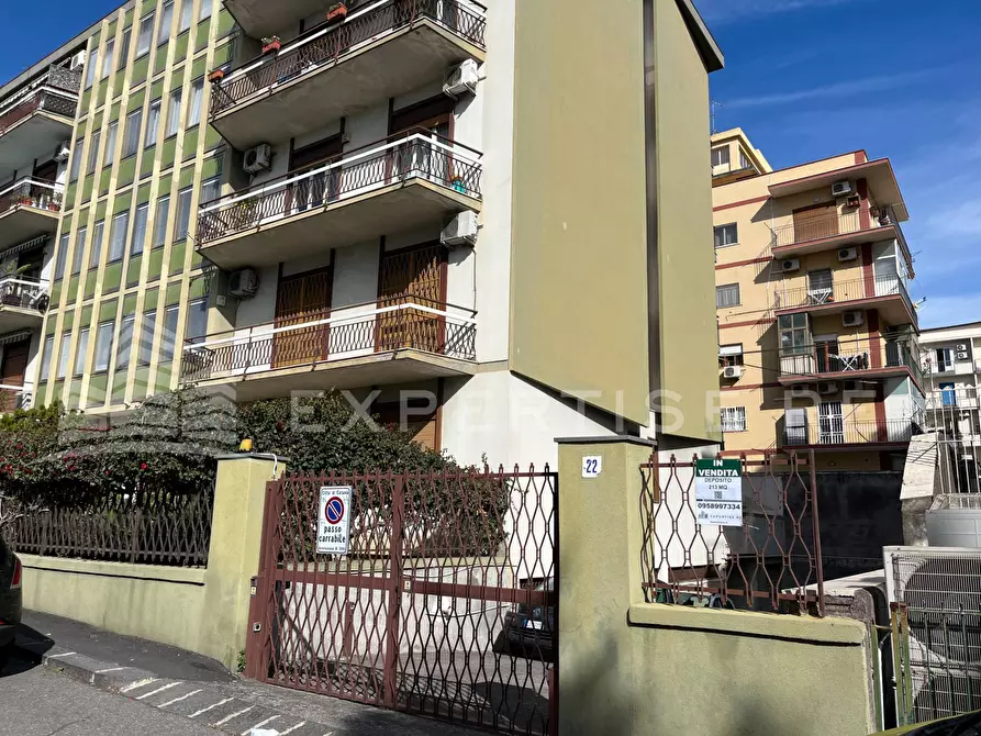 Immagine 2 di Magazzino in vendita  in Via Siena a Catania