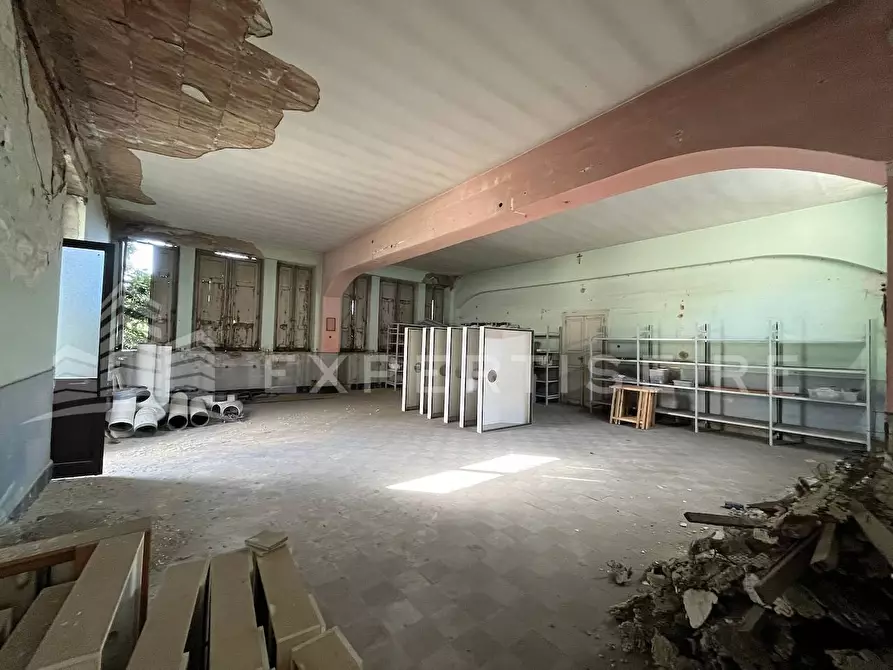 Immagine 25 di Capannone industriale in vendita  in Via delle mura a Messina