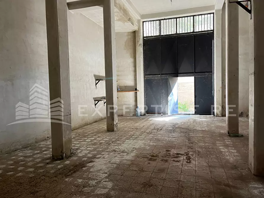 Immagine 7 di Magazzino in vendita  in Via Passo Gravina a Gravina Di Catania