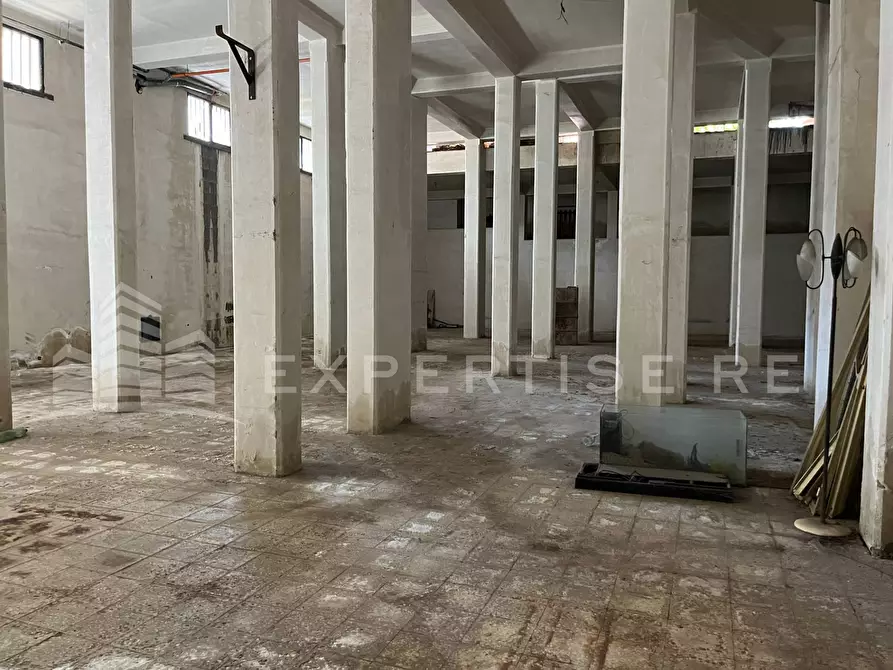 Immagine 9 di Magazzino in vendita  in Via Passo Gravina a Gravina Di Catania