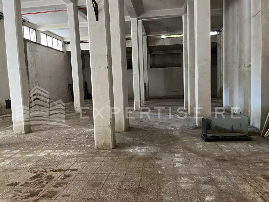 Immagine 13 di Magazzino in vendita  in Via Passo Gravina a Gravina Di Catania