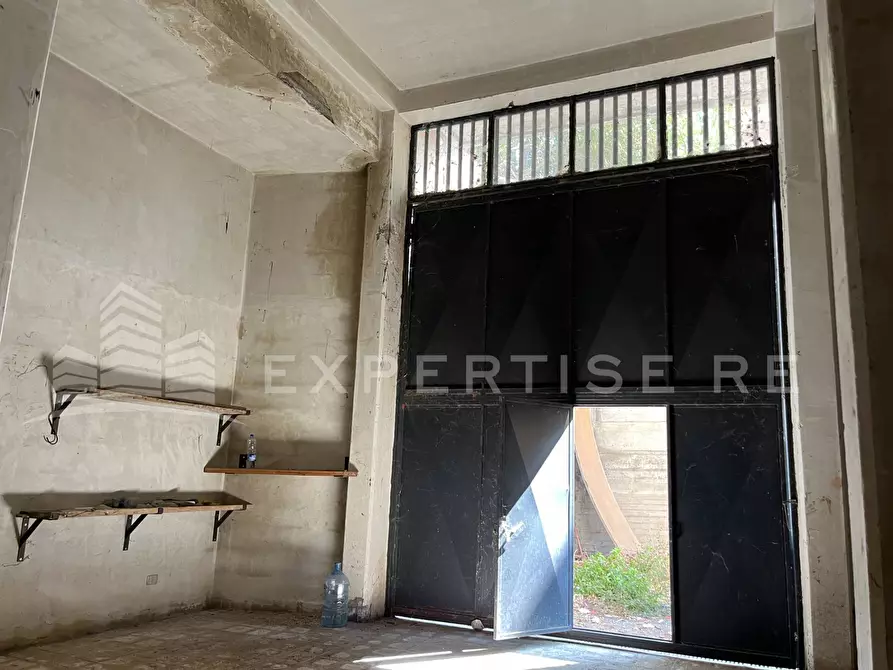 Immagine 6 di Magazzino in vendita  in Via Passo Gravina a Gravina Di Catania