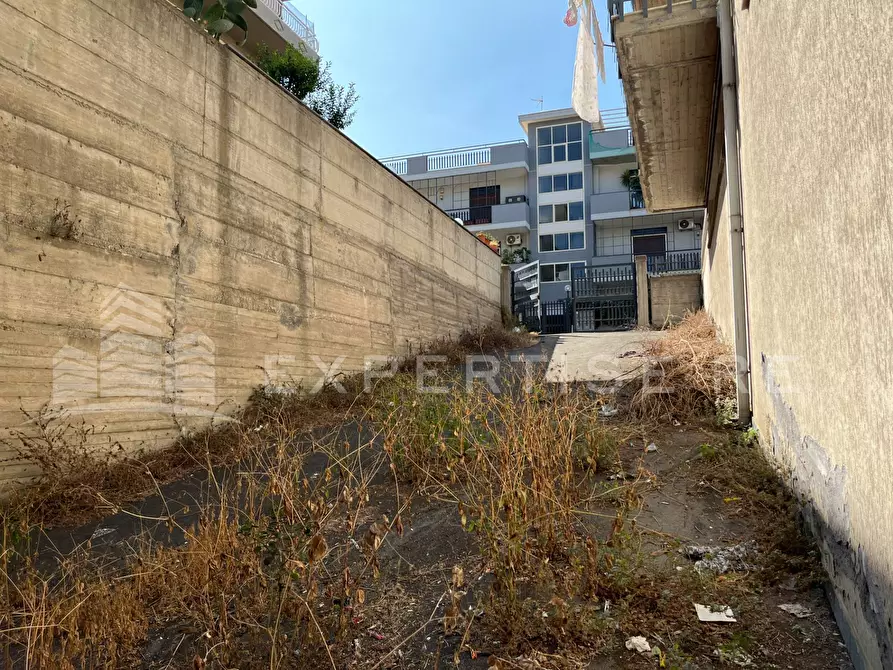 Immagine 5 di Magazzino in vendita  in Via Passo Gravina a Gravina Di Catania