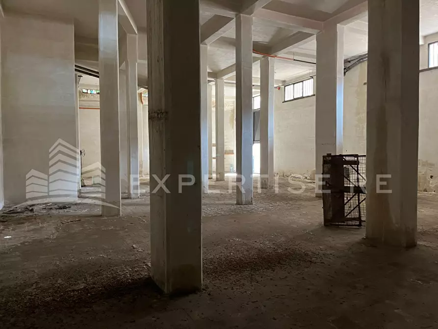 Immagine 12 di Magazzino in vendita  in Via Passo Gravina a Gravina Di Catania