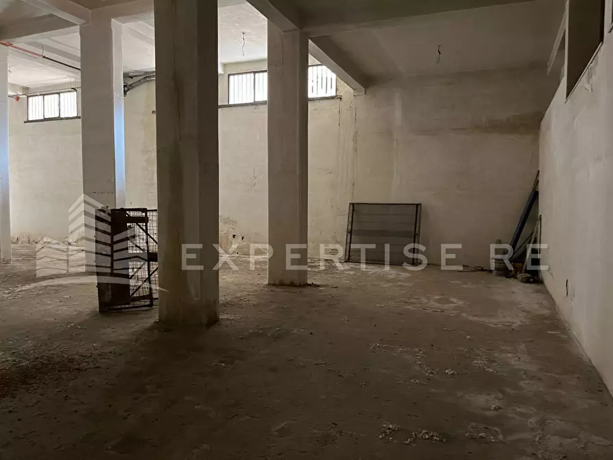 Immagine 14 di Magazzino in vendita  in Via Passo Gravina a Gravina Di Catania
